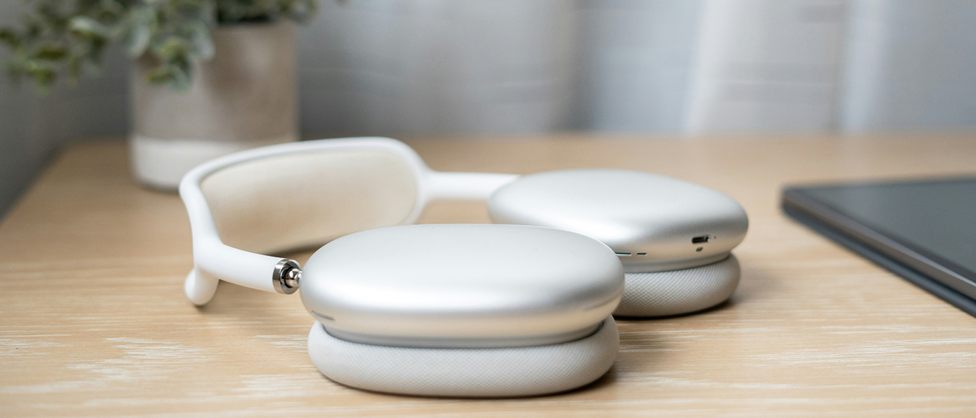 AirPods Max w kolorze srebrnym