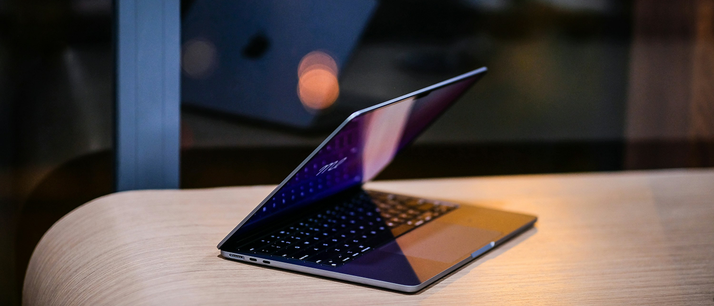 MacBook Air z czipem M2 na którym można wykonać screenshot