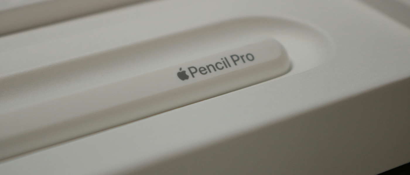 Prezentacja możliwości Apple Pencil na iPadzie Air w kolorze fioletowym w salonie iSpot