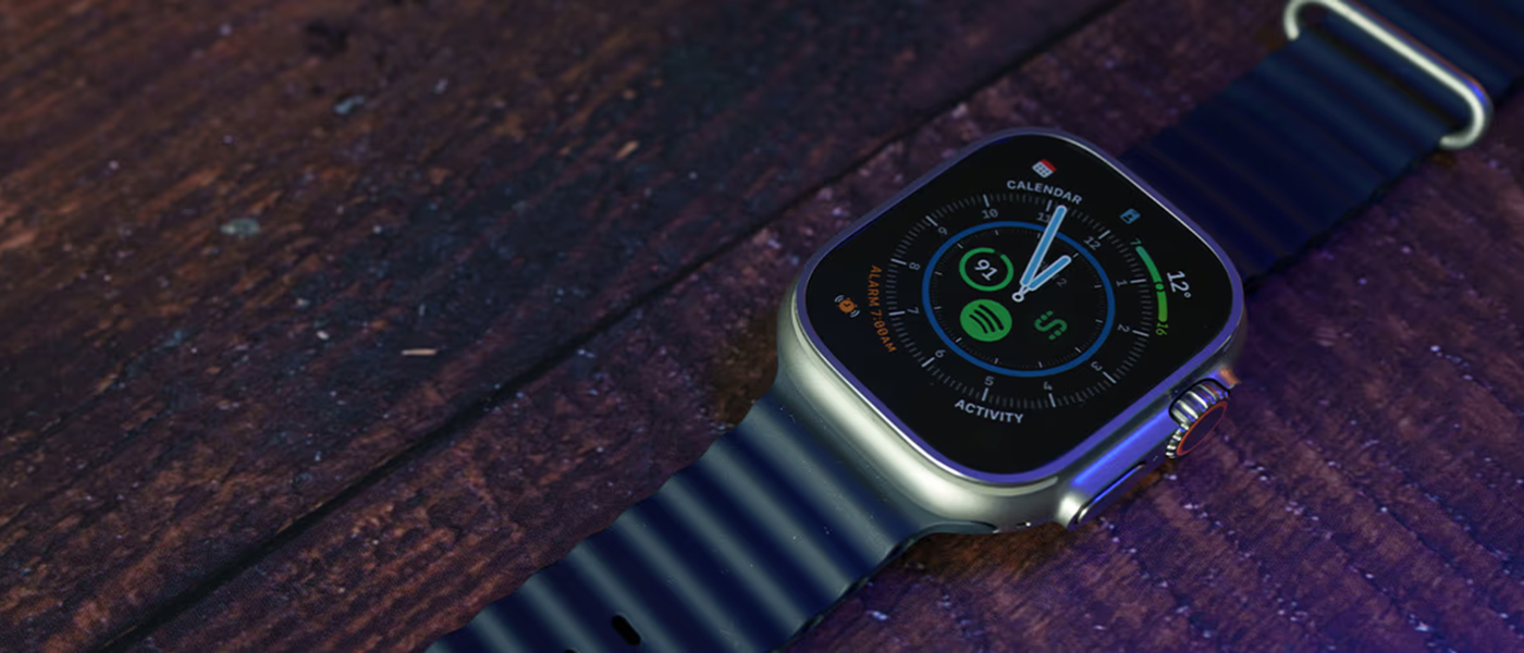 Apple Watch Ultra 2 z granatowym paskiem