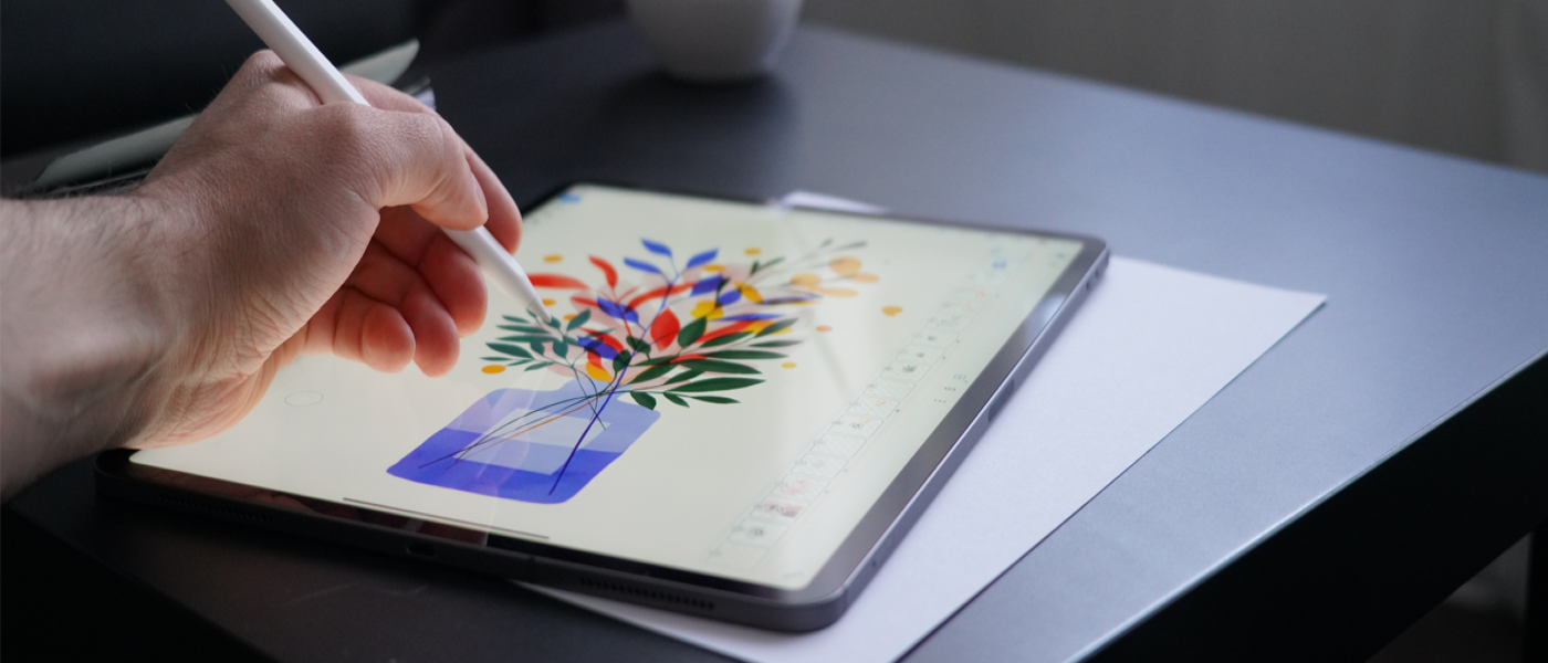 Rysowanie Apple Pencil na iPadzie Air z funkcją cellular