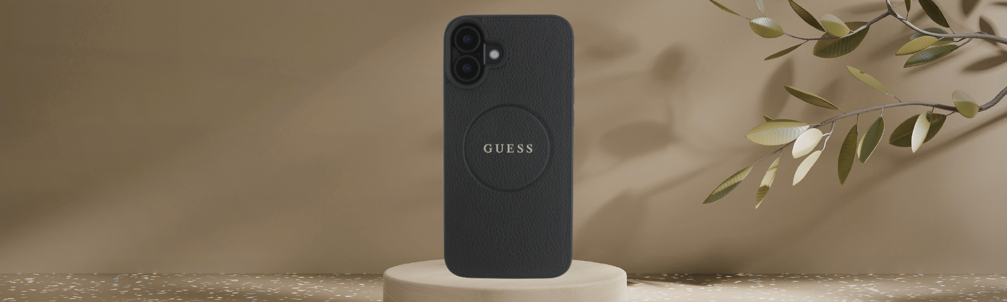 Guess Grained Ring MagSafe Czarne etui Guess tył logo pierścień