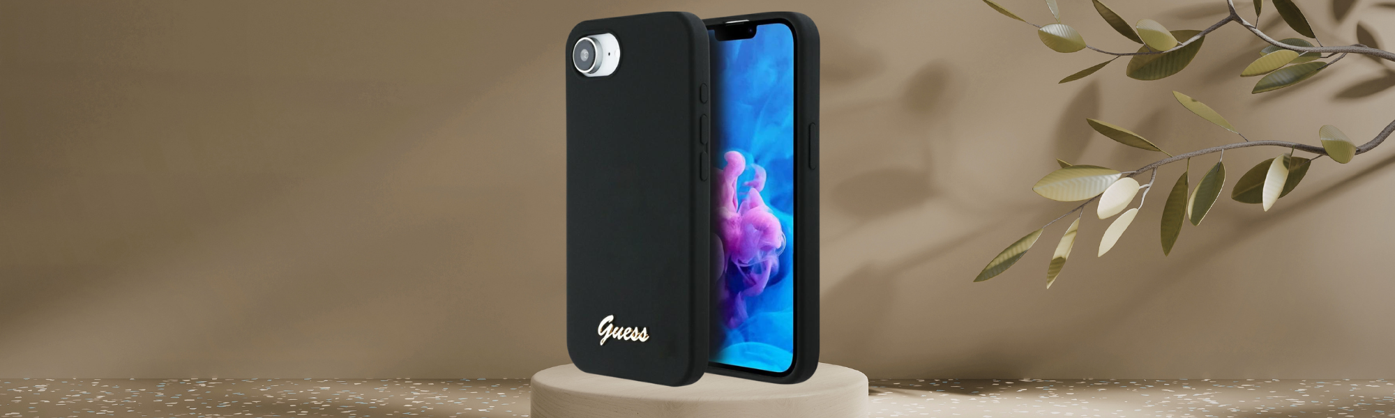 czarne etui Guess na smartfon eleganckie