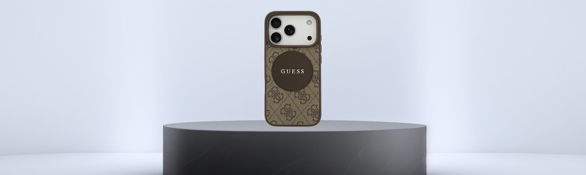 Etui Guess 4G Circle Classic Logo MagSafe Etui Guess na podium produktowym