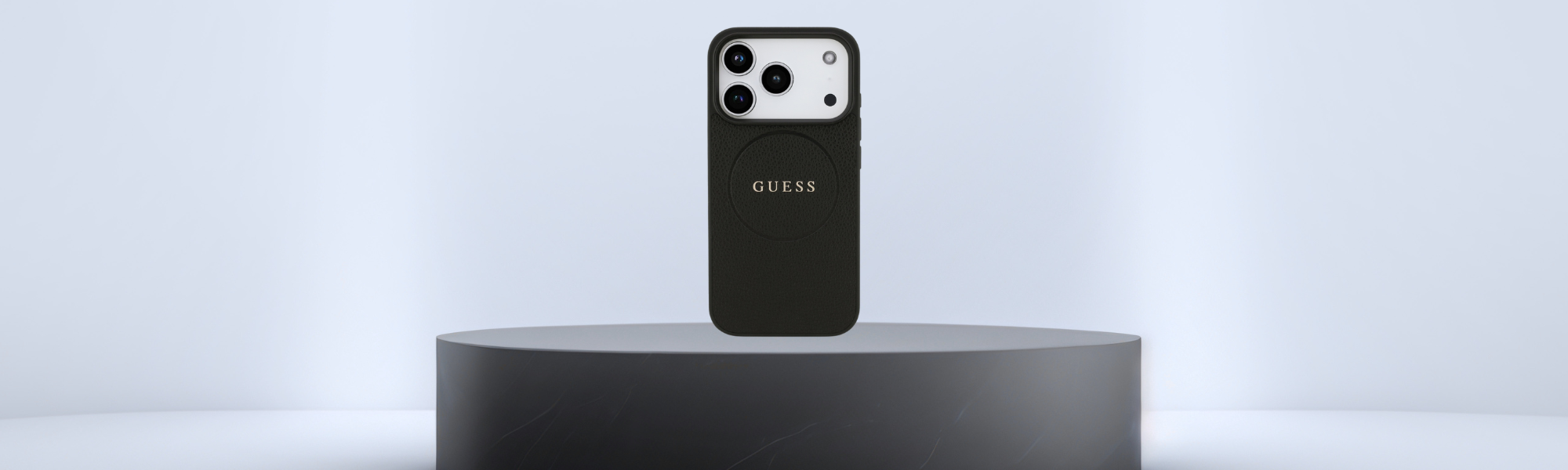 Czarne etui Guess logo MagSafe