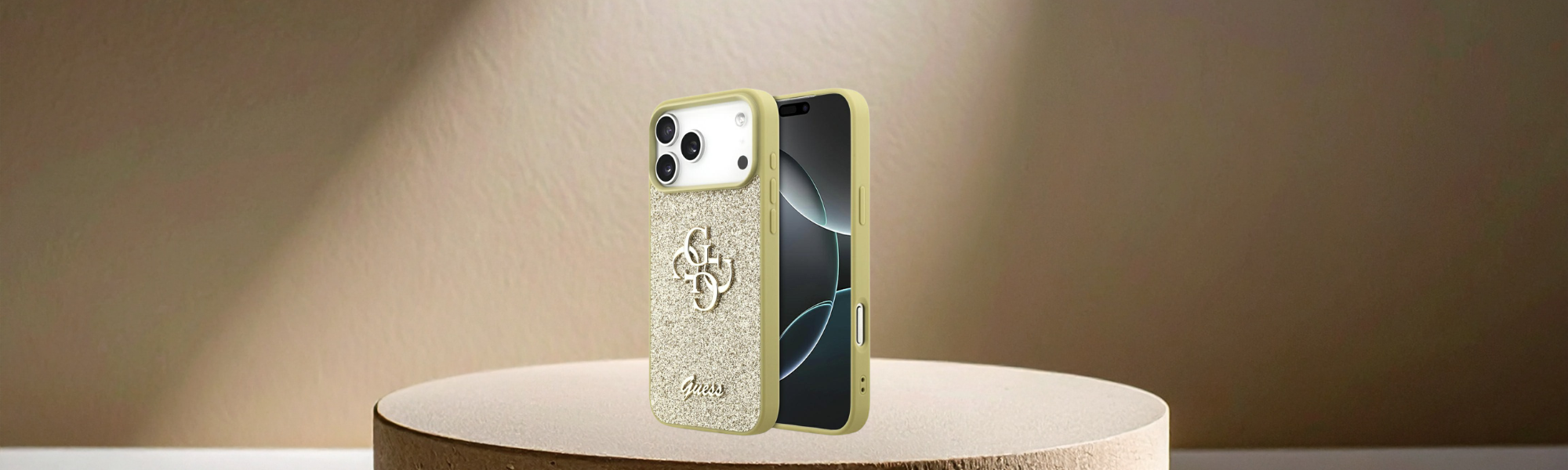 Brokatowe etui Guess na smartfon