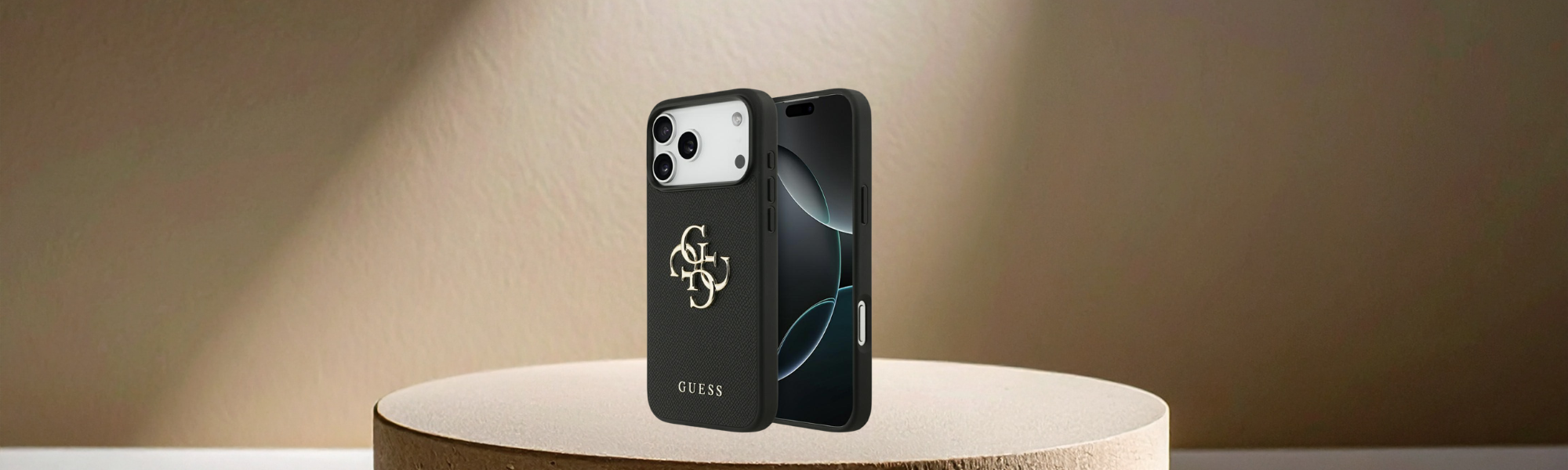 Czarne etui Guess logo złote 4G