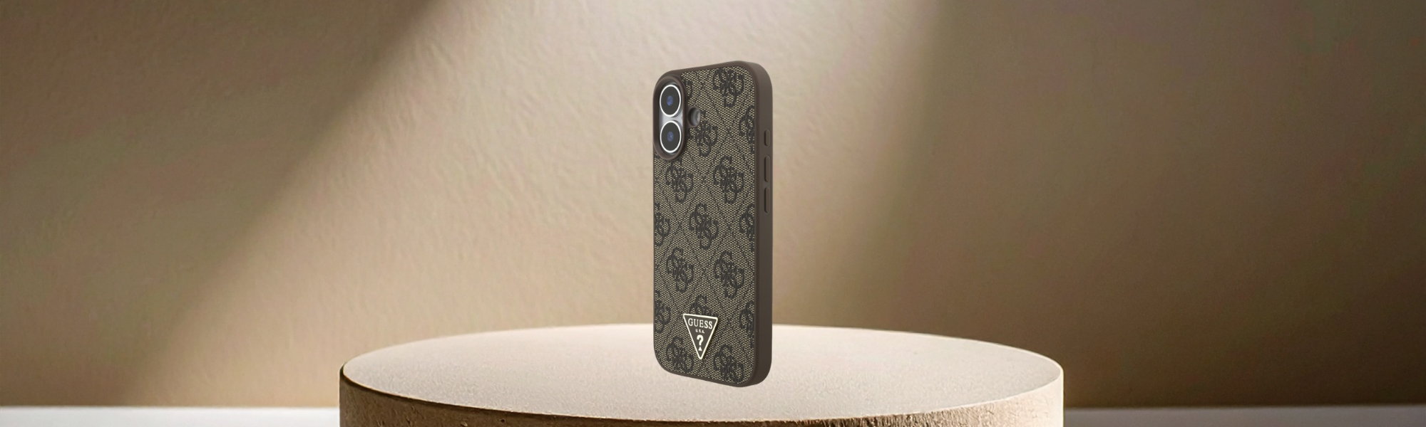 Brązowe etui Guess 