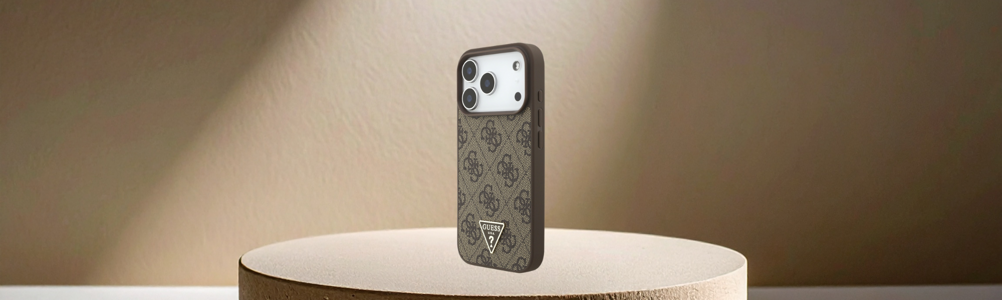 Brązowe etui Guess 