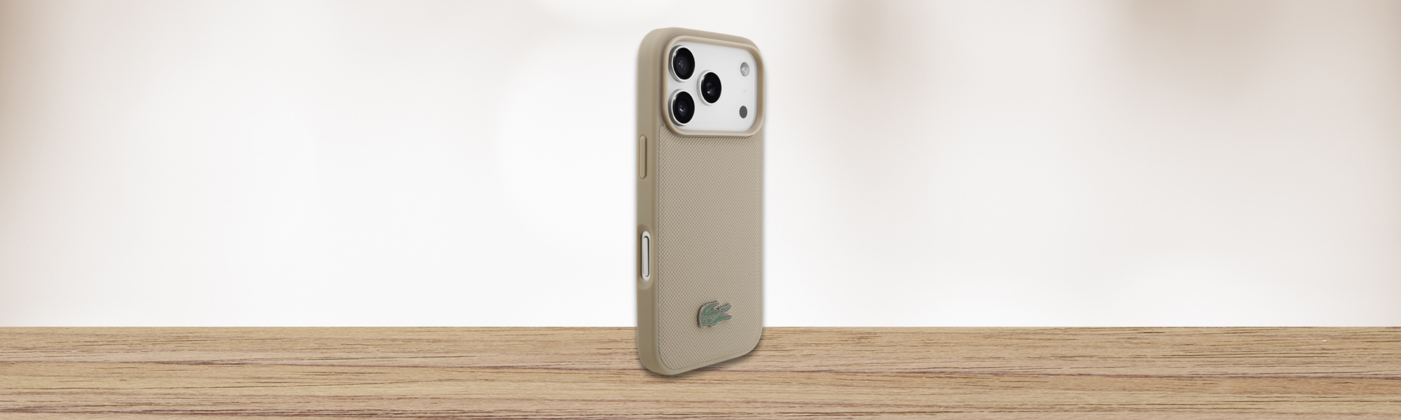 Lacoste Petit Pique Lacquer Logo MagSafe Etui Lacoste tył tekstura logo krokodyl