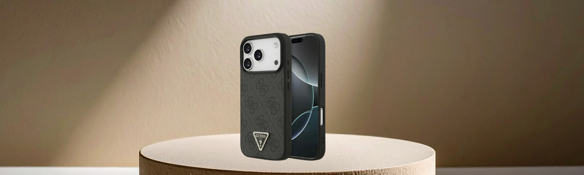 Etui Guess na telefon widok bokiem