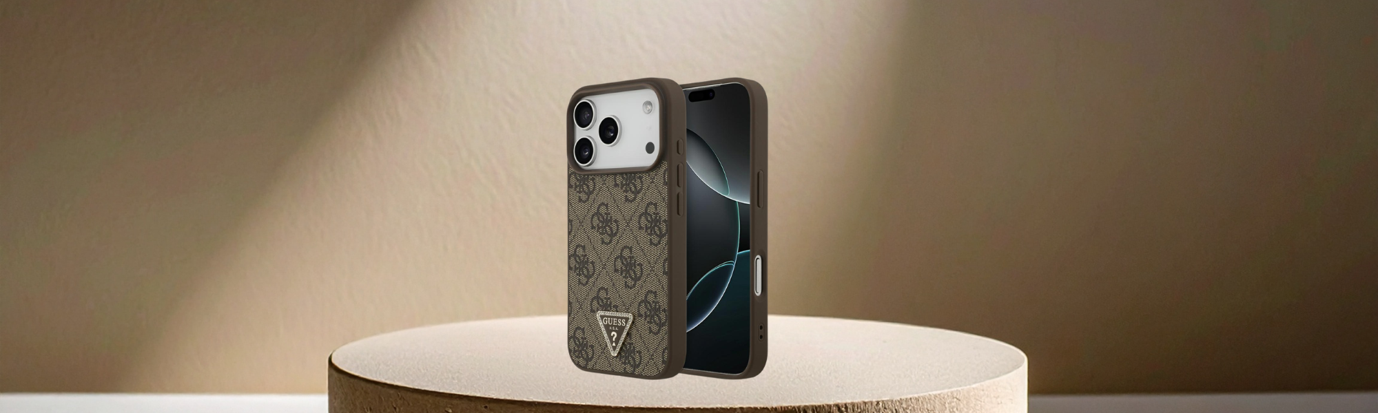Etui Guess na telefon widok bokiem