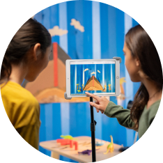 Uczeń tworzący rysunek cyfrowy na iPadzie za pomocą rysika Apple Pencil - Każdy może tworzyć