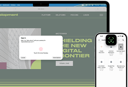 Ekran MacBooka Pro wyświetlający okno Touch ID obok Safari oraz ekran iPhone'a 16 z Face ID