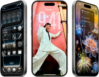 Trzy iPhone’y 17 Pro pokazane pod różnymi kątami prezentują trzy różne ekrany systemu iOS 26, w tym ekran początkowy z Liquid Glass, Tapetę i Zdjęcia