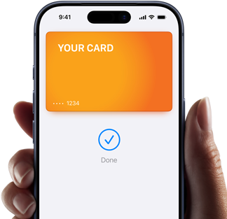 Dłoń trzymająca iPhone’a, na ekranie urządzenia są aplikacja Portfel Apple i dodana do niej karta