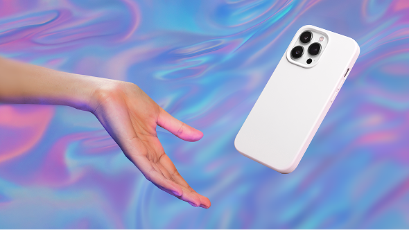 Gotowy, odnowiony iPhone w ręku klienta - jak nowy