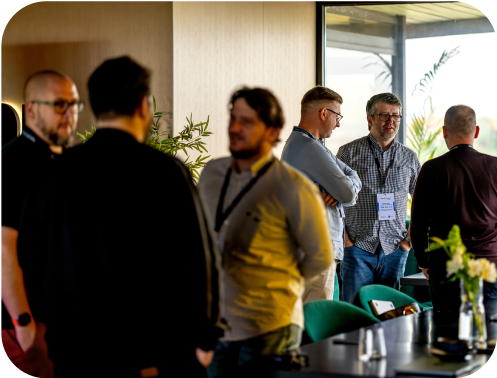 Networking i wymiana doświadczeń podczas wydarzenia biznesowego