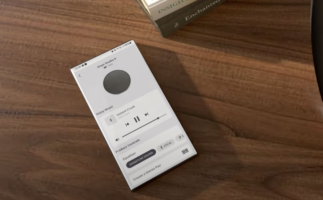 Widok aplikacji Harman Kardon One na ekranie smartfona.