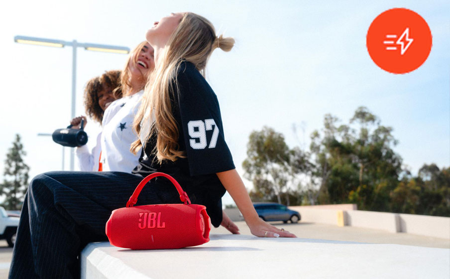 Parę minut szybkiego ładowania JBL Charge 6 pozwala uzyskać dodatkowy czas odtwarzania.