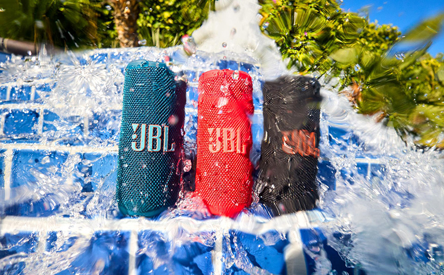 Głośniki JBL Grip można połączyć przez Auracast™