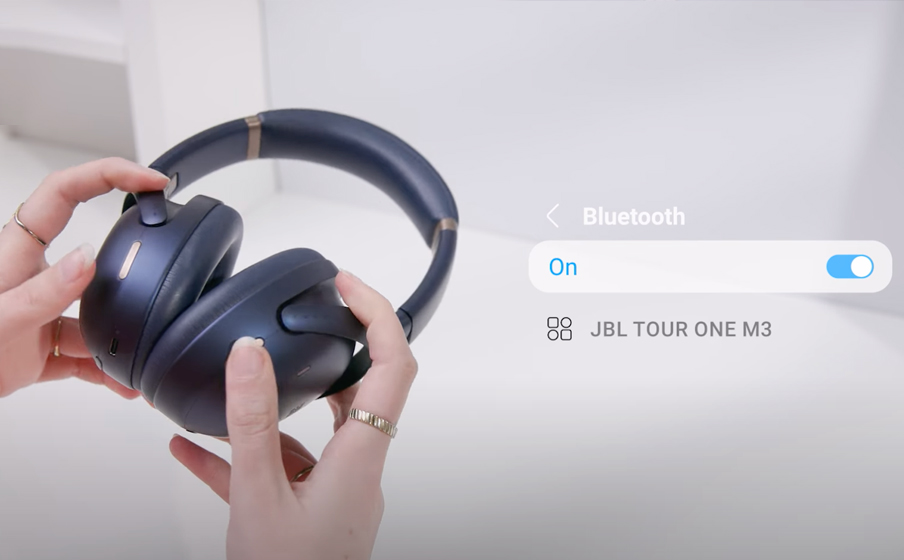 Słuchawki JBL Tour One M3 wykorzystują łączność przez Bluetooth® 5.3 LE.