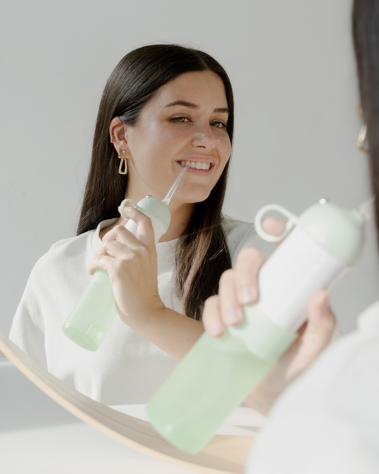 Przykład użycia irygatora Lucent Flare Water Flosser