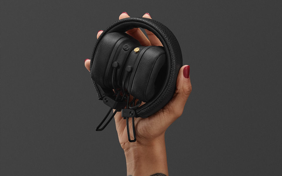 Ilustracja kompaktowej konstrukcji słuchawek Marshall Major V