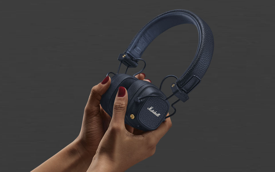 Ilustracja kompaktowej konstrukcji słuchawek Marshall Major V