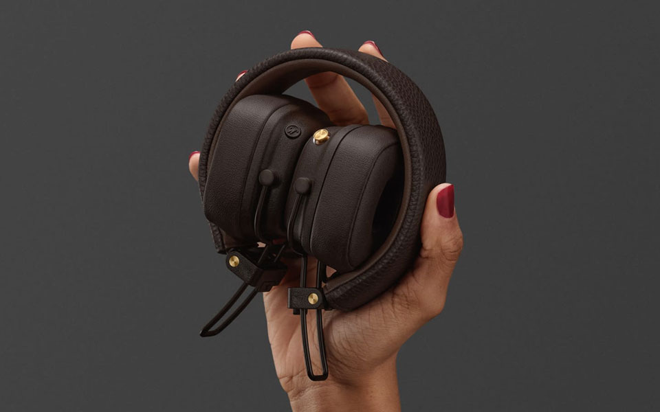 Ilustracja kompaktowej konstrukcji słuchawek Marshall Major V