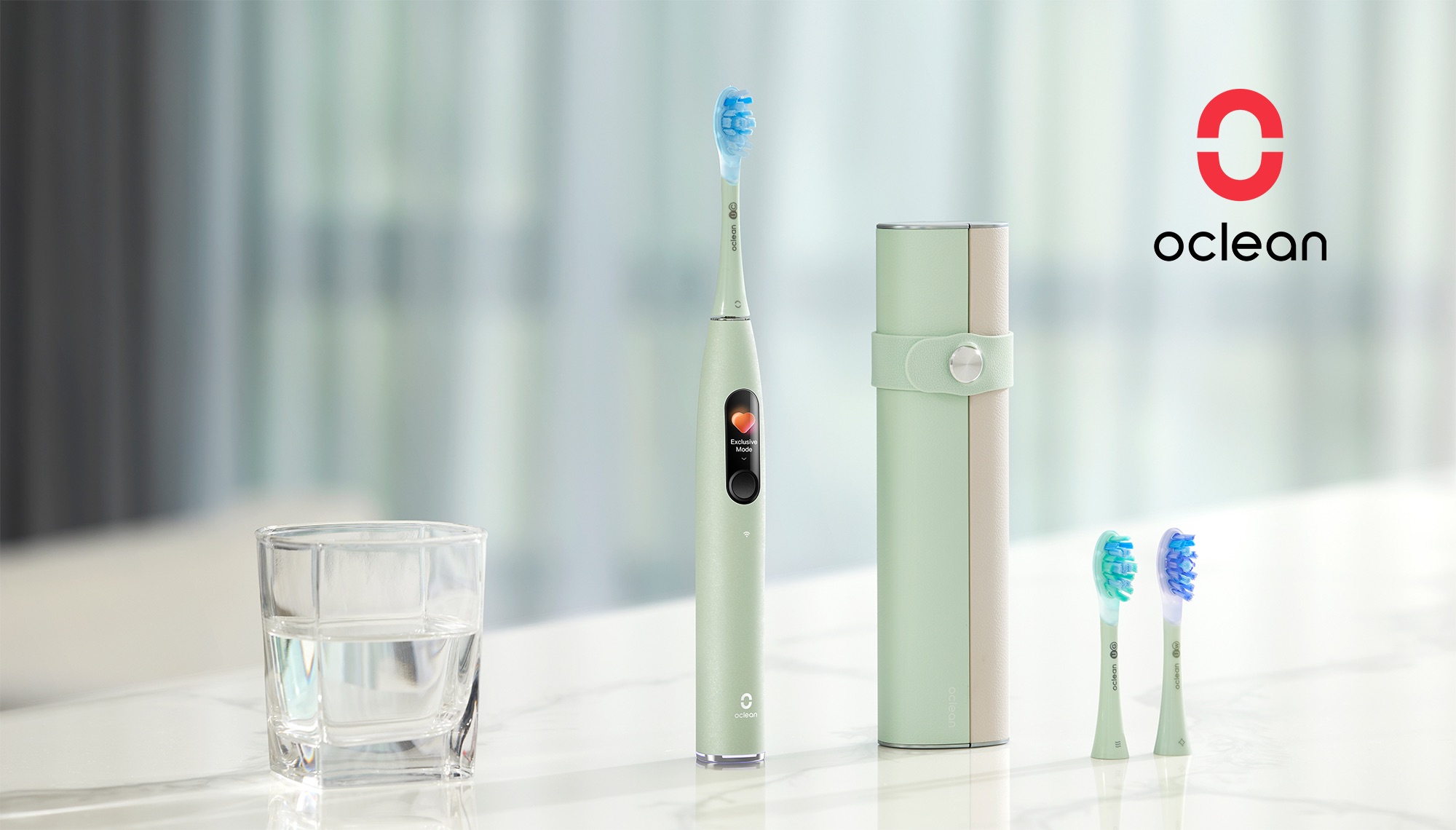 Szczoteczka na półce w łazience