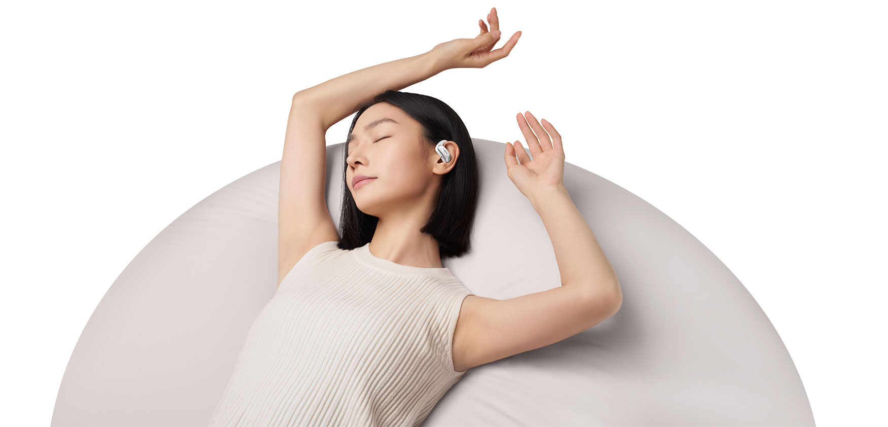 Prezentacja różowych słuchawek Shokz OpenFit Air