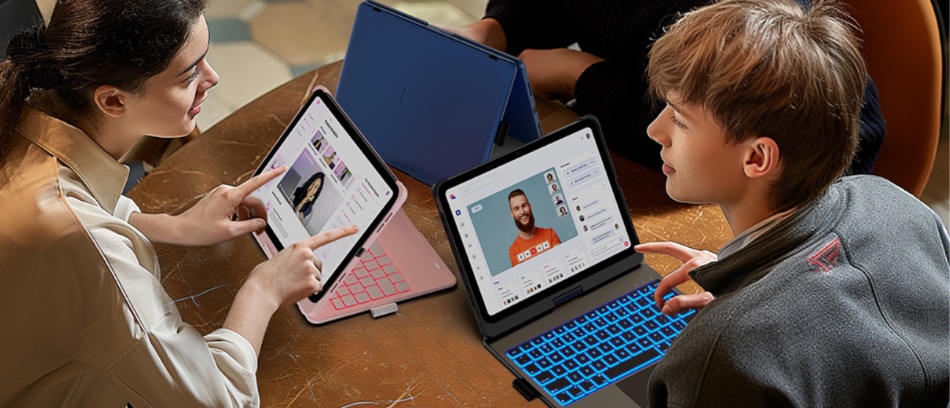 Łącznośćerylizator Lucent Aurora Toothbrush Steriliser ze szczoteczką do zębów zamontowany na ścianie w łazience obok lustra