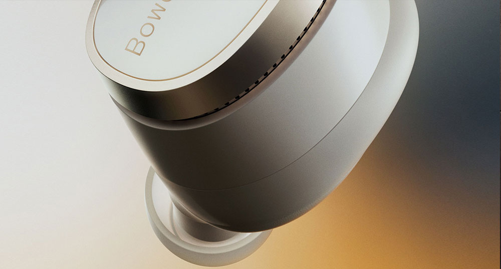 Zdjęcie słuchawek Pi8 ilustrujące ergonomiczny kształt obudów przetworników.