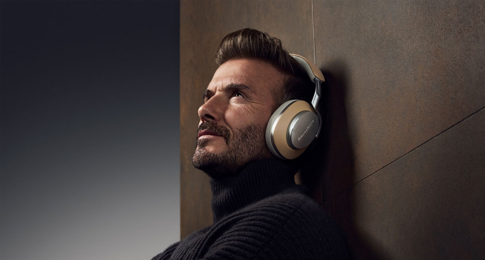 Użytkownik słuchawek Px8 cieszy się precyzyjną sceną dźwiękową zapewnianą przez słuchawki Px8