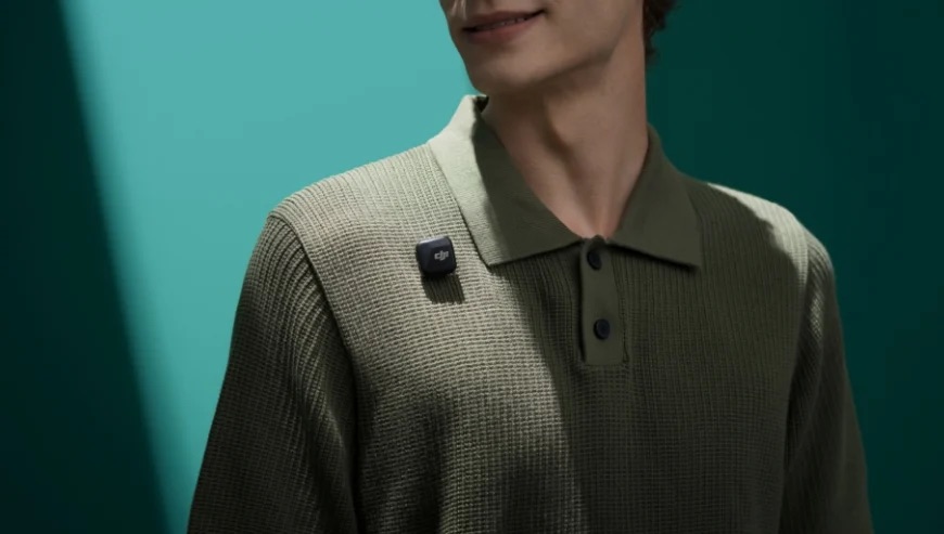 Zdjęcie ilustruje możliwość bezprzewodowej pracy DJI Mic Mini z zamontowanym smartfonem.