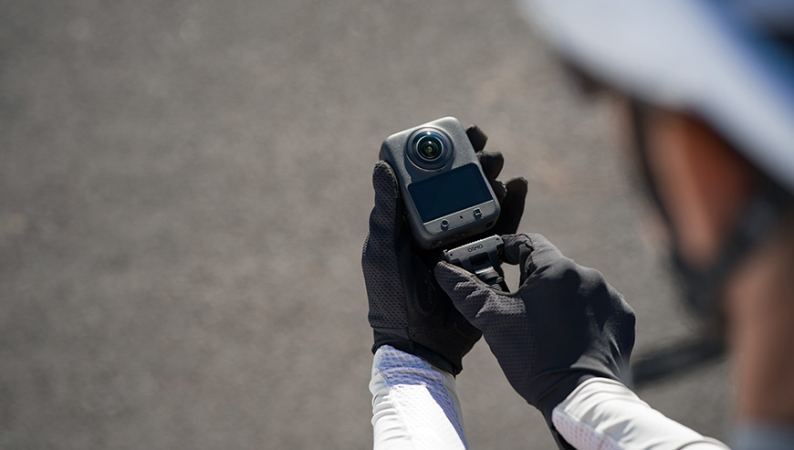 Kamera Osmo 360 nagrywa film w czasie spływu pontonem