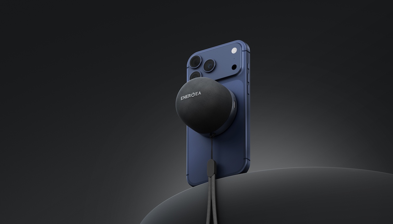 Głośnik można łatwo przymocować do powierzchni metalowych lub kompatybilnych telefonów MagSafe