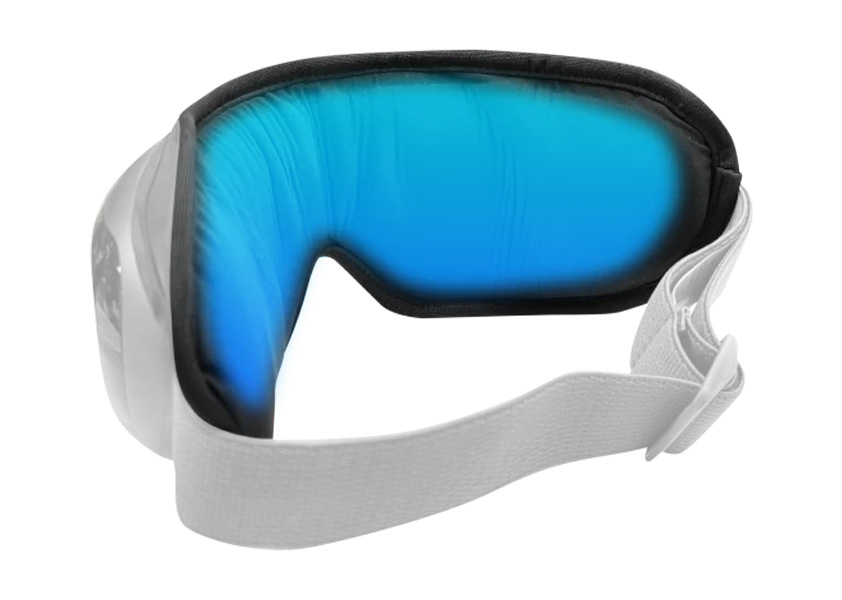 Użytkownik korzysta z masażera Renpho Eyeris 3