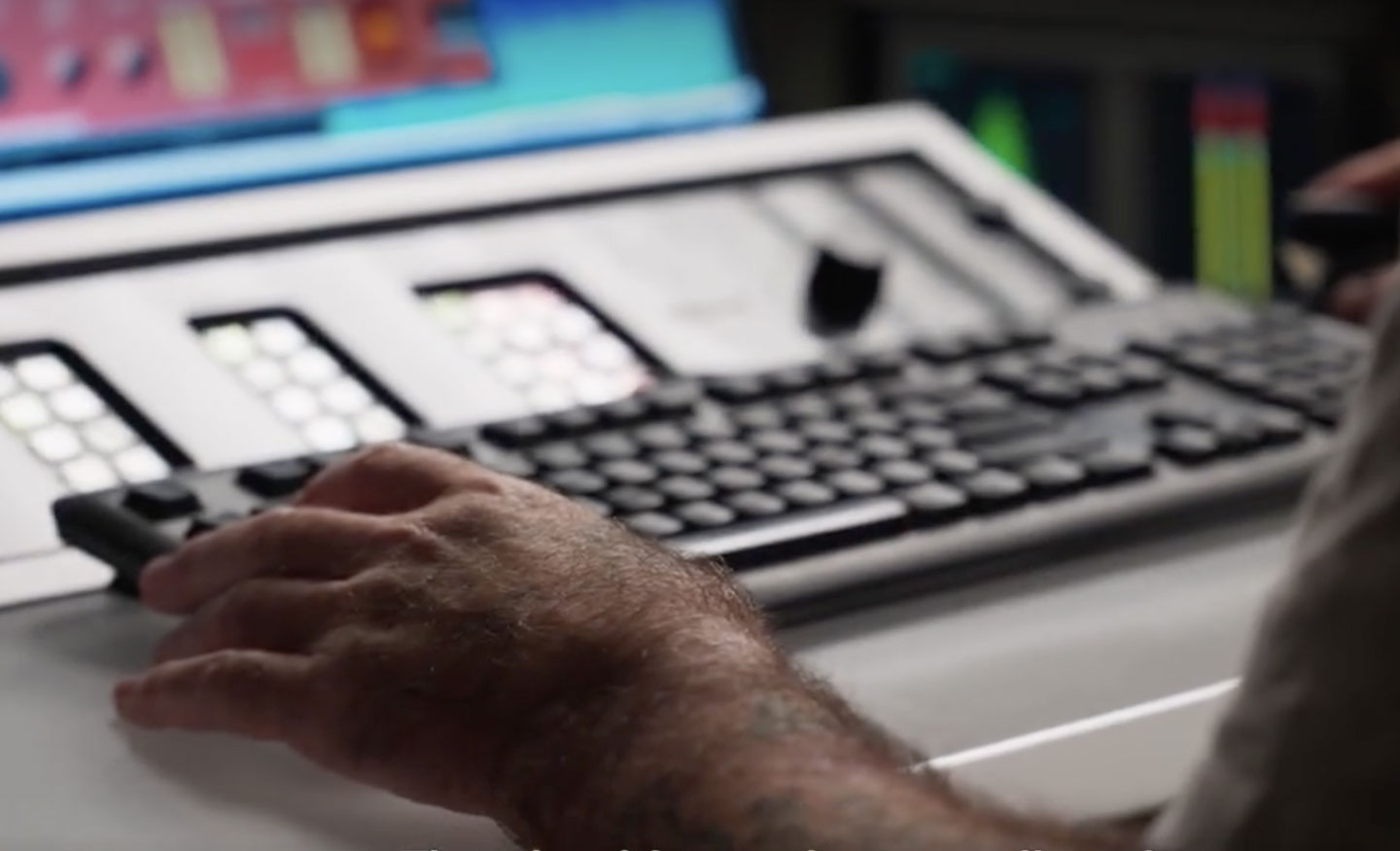 Sony WF-1000XM6 Niech muzyka brzmi tak, jak powinna. W opracowaniu tych słuchawek uczestniczyli światowej sławy inżynierowie masteringu. W rezultacie zapewniają one precyzję na poziomie sprzętu studyjnego i odtwarzają każdy niuans i każdą nutę dokładnie tak, jak chciał wykonawca.