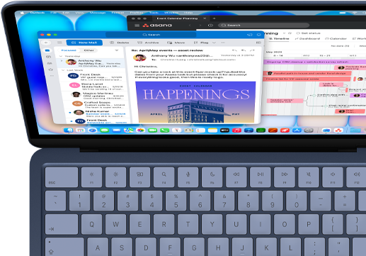 MacBook Neo w kolorze cytrusowożółtym, dłonie na klawiaturze, użytkownik pisze mejla z zaproszeniem na otwarcie wystawy sztuki, obok otwarta strona internetowa wydarzenia