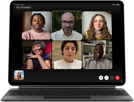 iPad Air podłączony do klawiatury Magic Keyboard, kolor czarny, na ekranie widać grupową rozmowę przez FaceTime